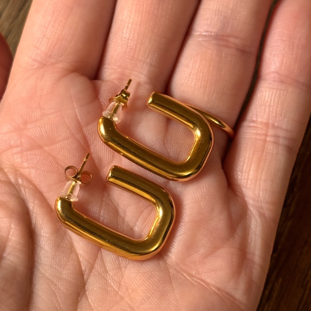 Chic Gold Plated Hoop Earrings - Picture 2 of 5